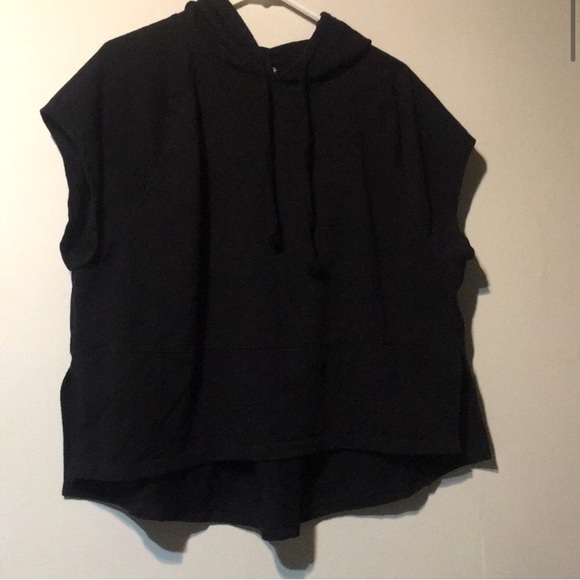 Black muscle cut hi-lo athletic top - Picture 6 of 6